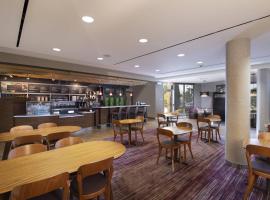 亚特兰大麦克唐纳万怡酒店，位于麦克多诺的酒店