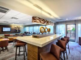 麦卡伦万怡酒店，位于麦卡伦的酒店