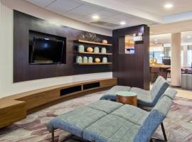 Courtyard by Marriott Clarksville，位于克拉克斯维尔的酒店