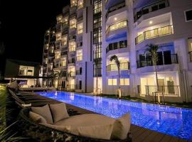 BEACH Condo Mae Phim，位于Ban Tha Fat的带泳池的酒店