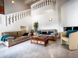 Shirley - Villa for 10 Pool Terrace - by TGB