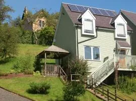 Lovely cottage in garden grounds near centre