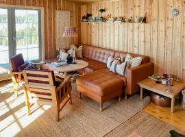 Modern And Traditional Cabin On Krokskogen，位于赫讷福斯的酒店