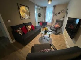 Glastonbury High Street Sanctuary- 2 BD, Sleeps 4