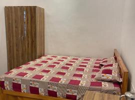 HOTEL MAA BHAGWATI SWEETS And RESTAURENT，位于阿尔莫拉的酒店