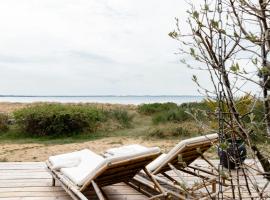 Southern Feel In Refurbished Home By Shore，位于尼克宾西兰岛的酒店