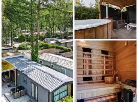 VELUWE HOENDERLOO LUXURY CHALETS WITH PRIVATE SAUNA AND HOT TUB - Swimming Pool Tennis Court Supermarket Bowling Alley Theatre and Entertainment for Children，位于洪德洛的度假村