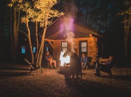 Mini-Chalet - Abenaki Aventure，位于Pierreville的带停车场的酒店