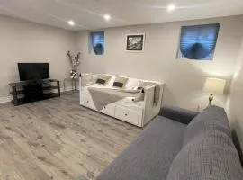 Private Entrance Comfy Basement Apartment in Mississauga, Free Parking, Easy to Airport, Downtown Toronto, Major Malls and High ways