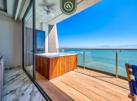 Luxury Oceanfront Condo - Private Jacuzzi