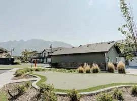 Modern W Pool, Gym, HotTub, Golf, Pet Friendly
