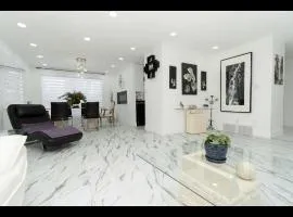 Modern and luxury 3500 sq feet house jetted tub over 10000 sq feet lot