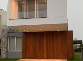 Condomínio Ilhas Park Torres - Casa de Luxo - Quatro Suítes J6，位于托雷斯的酒店