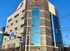 The 7 Business Hotel，位于龟尾的酒店