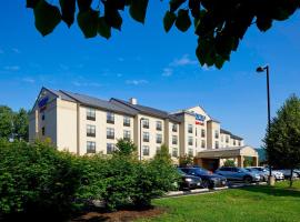 Fairfield Inn & Suites by Marriott Cumberland，位于坎伯兰的酒店