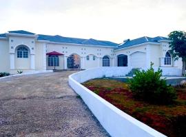 5 bedroom Guest House Mountain and Seaview Junction St Elizabeth，位于Jamaica的酒店
