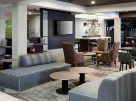 塔斯卡卢萨万怡酒店，位于塔斯卡卢萨Tuscaloosa Regional Airport - TCL附近的酒店