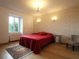 Escapade Romantique dans Ferme Restaurée avec Spa et Jardin à Yssingeaux - FR-1-582-500