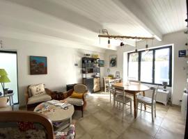 Charmante maison rénovée au cœur de Groix - FR-1-813-12，位于格鲁瓦的酒店