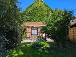 Gîte calme avec jardin privé près forêt & Loire - FR-1-590-533，位于Dampierre-en-Burly的酒店