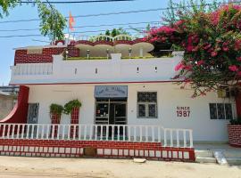 Hotel Casa di William，位于克久拉霍卡修拉荷机场 - HJR附近的酒店