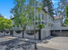495 - Upscale Home with AC and Patio near Meta and Stanford