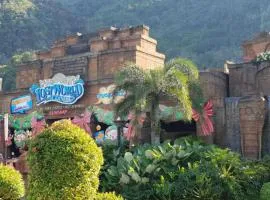 NO DEPOSIT - BIG Home 2-sty Terrace Near World Theme Park Hot Springs & Night Park max 6person