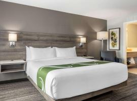 Quality Inn & Suites Amsterdam，位于弗雷德里克顿的酒店