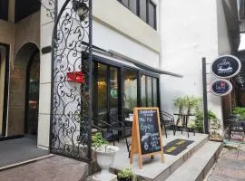BnB98 Silom Hotel