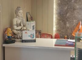 houseluxurywhite，位于Malakpur的酒店