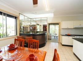 3BR House with Swimming Pool in Sydney，位于悉尼的酒店