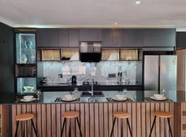 Luxury Fairland Fully Serviced Cottages，位于约翰内斯堡的自助式住宿