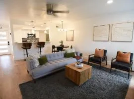 Stylish 2 suite condo minutes to food, music, fun