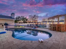 5 Br Tiki Bar Retreat Pool Hot Tub Putt Putt Games