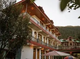 LIGHTWORKERS Hostel & Cafe