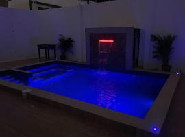 Vacacional casa con piscina privada，位于曼塔的酒店