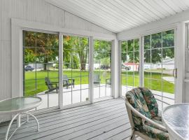 Lakeview Cottage - stunning views of Silver Lake.，位于米尔斯的酒店