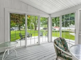 Lakeview Cottage - stunning views of Silver Lake.