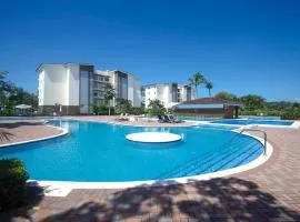 Beachfront Condo - your Oasis with pool and Wi-Fi