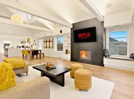 Central and Luxury 2BR Suite with Den & BBQ, Sleeps 6!