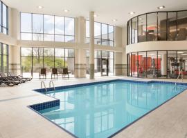 多伦多米西索加/西部万豪庭院酒店，位于米西索加的酒店