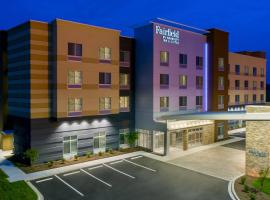 Fairfield Inn & Suites Charlotte Monroe，位于门罗的酒店