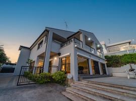 Private Paradise with Stunning Views，位于Taren Point的酒店
