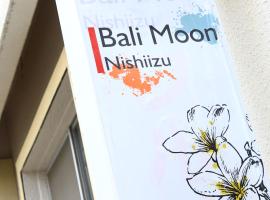 Hotel Bali Moon，位于Toi的酒店