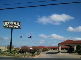 Royal Inn Pearsall，位于Pearsall的汽车旅馆