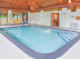 科宁河畔费尔菲尔德客栈，位于康宁的酒店