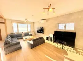 Stunning Resort Villa! Great Access to Niseko and Rusutsu!