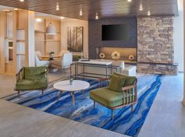 Fairfield Inn & Suites by Marriott Louisville Jeffersonville，位于杰斐逊维尔的酒店