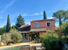 Villa Provençale climatisée près Aix en Provence Piscine securisée alarme