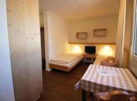 Residenza Lagrev Studio Nr 013 - Typ 10B - Hochparterre - Ost，位于锡尔斯玛丽亚的酒店